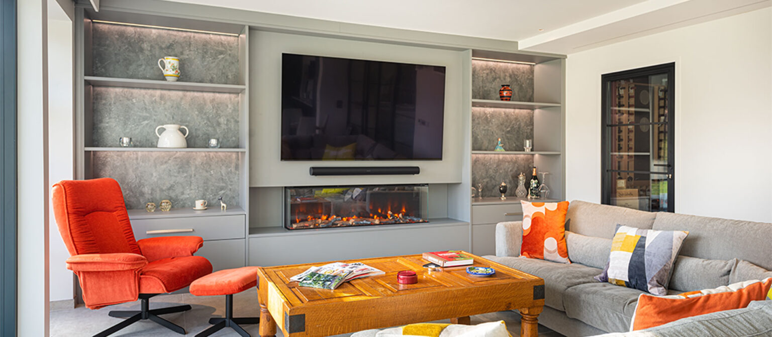 sliderobes_living_spaces_inspirational_hero_sliderobes_1900x830-1536x671